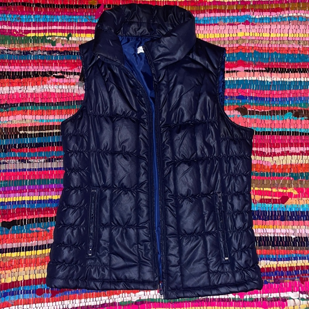 Gently used New York and company extra small navy blue vest.